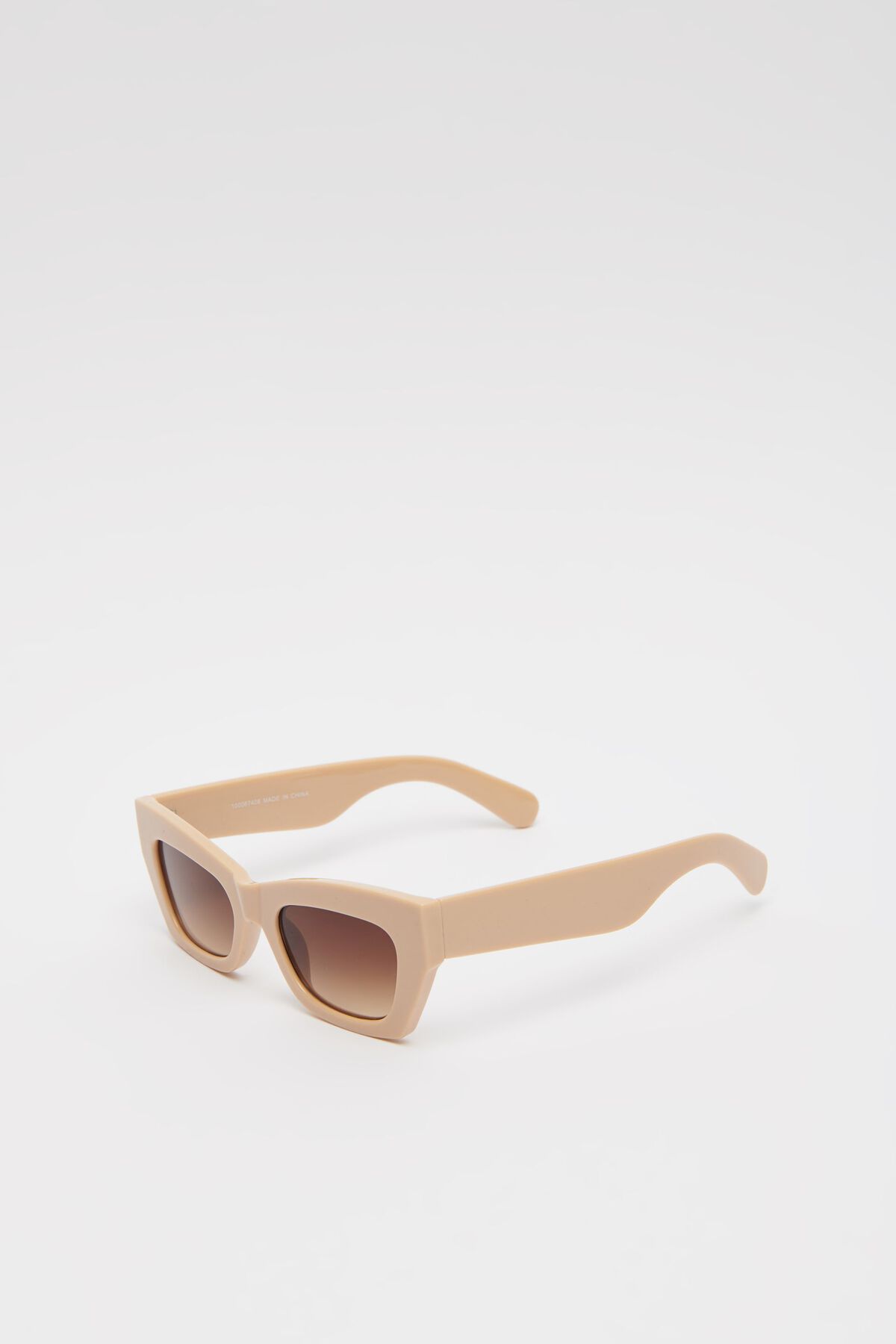Garage Oval Cat-Eye Sunglasses. 5