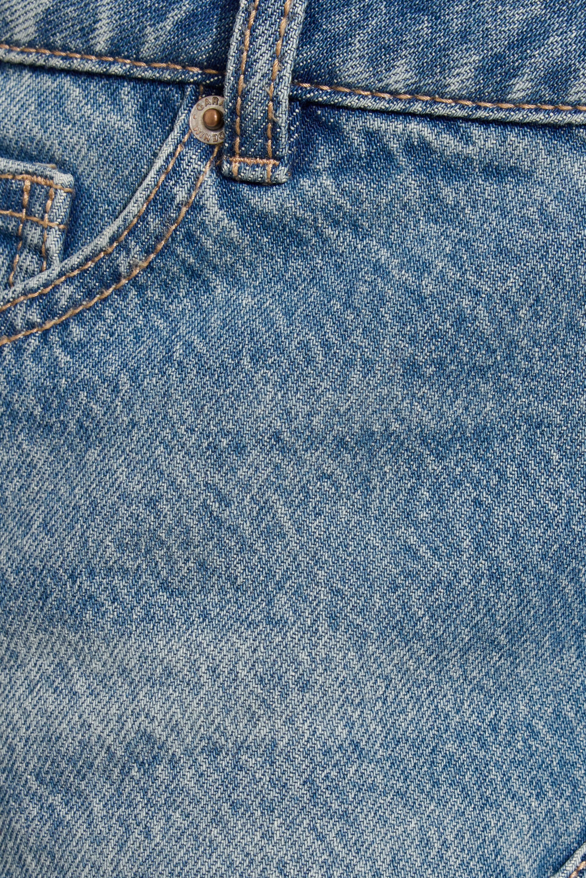 Jupe-short coupée en denim à coupe en A