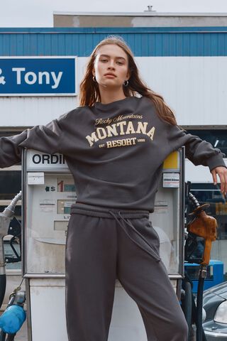 oversized crew neck sweatshirt