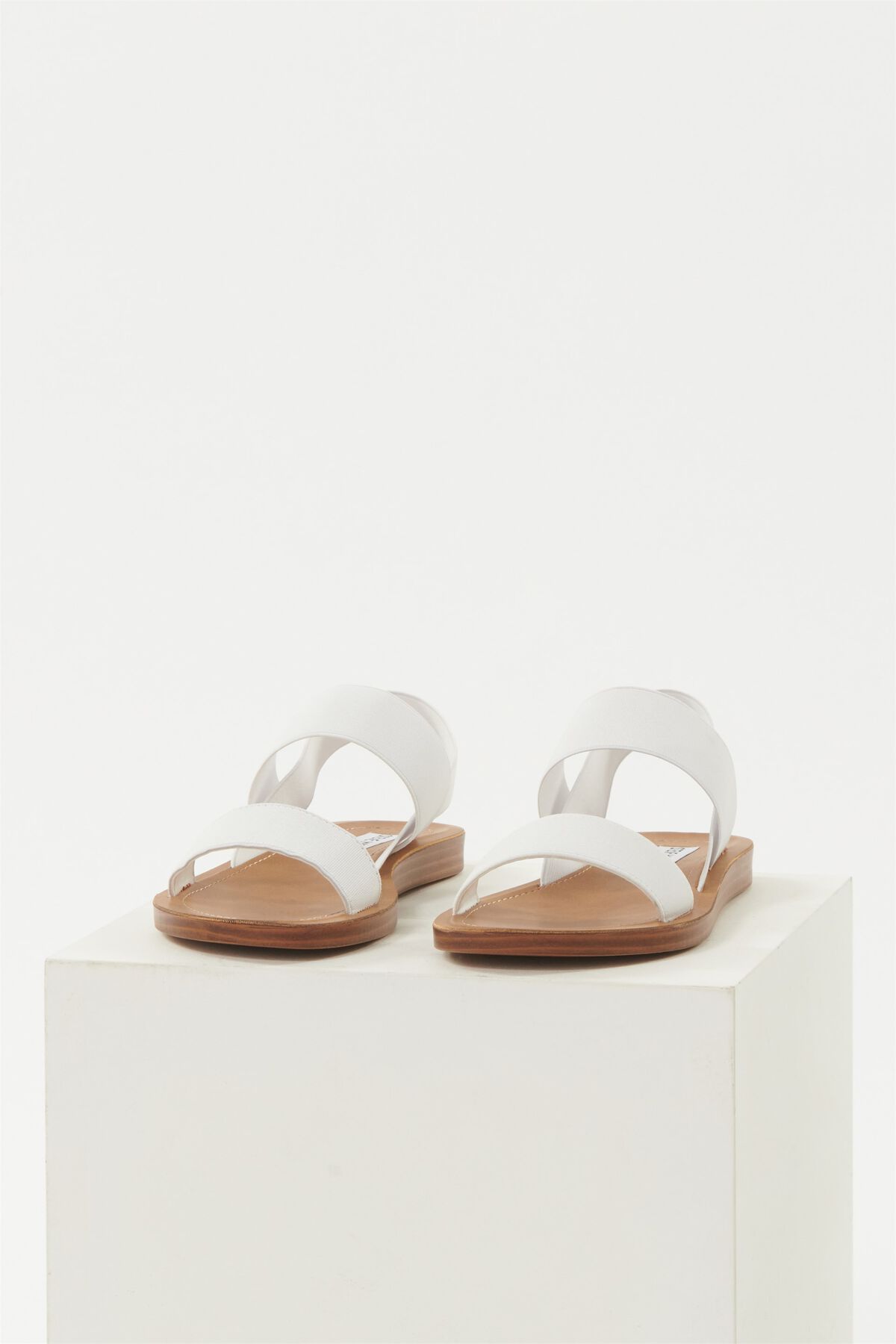 Garage STEVE MADDEN Snappy Sandals. 4 Garage STEVE MADDEN Snappy Sandals. 4
