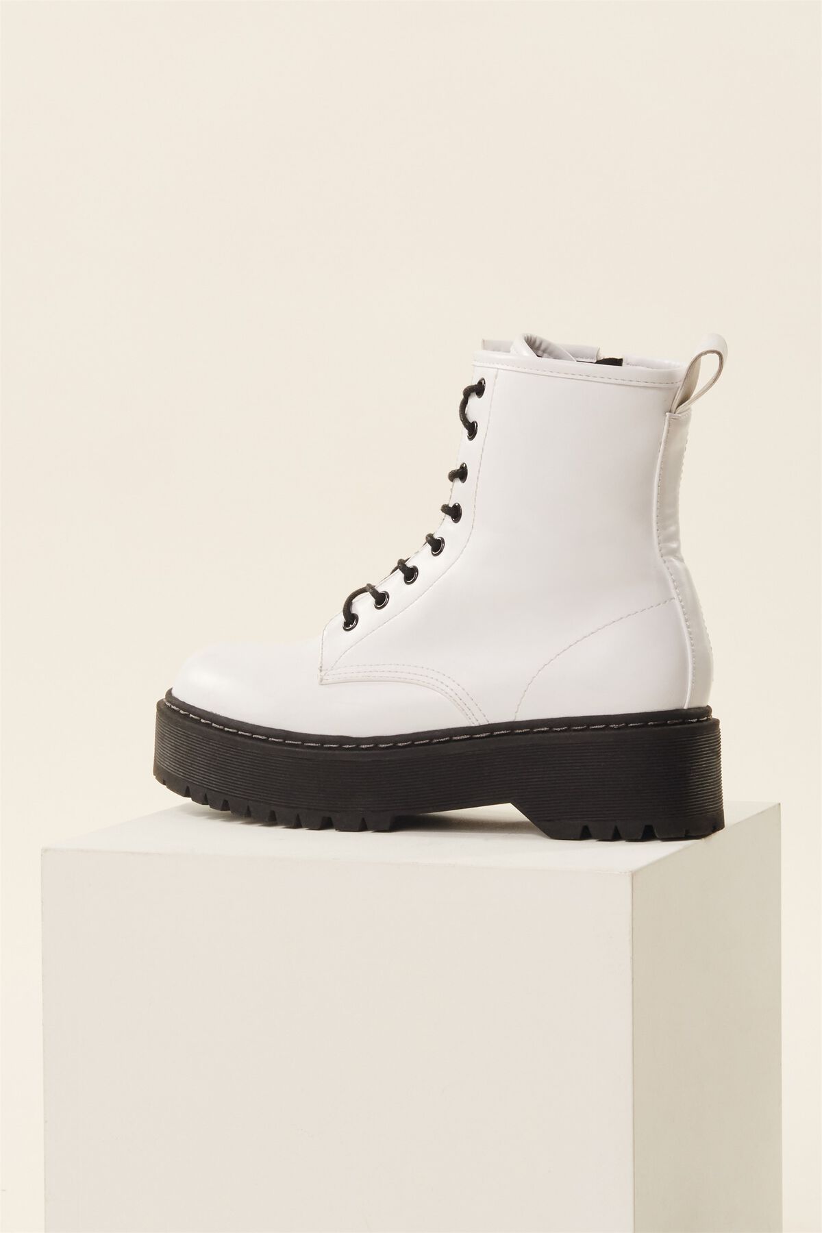 Garage STEVE MADDEN Bettyy Boots. 6