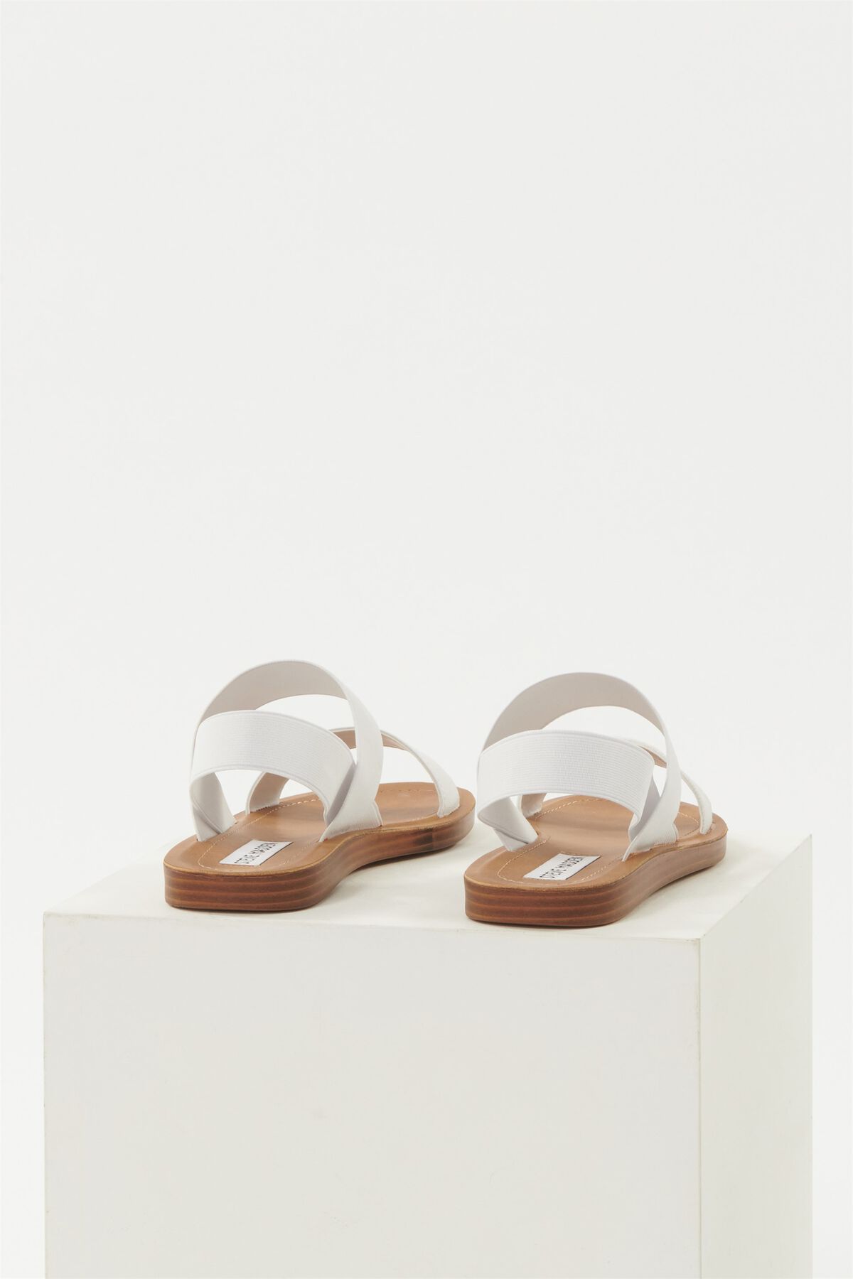 Garage STEVE MADDEN Snappy Sandals. 6 Garage STEVE MADDEN Snappy Sandals. 6