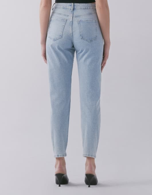 A model wears the Claudia mom jeans - back view.