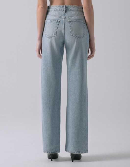 A model wears the Heidi jeans - back view.