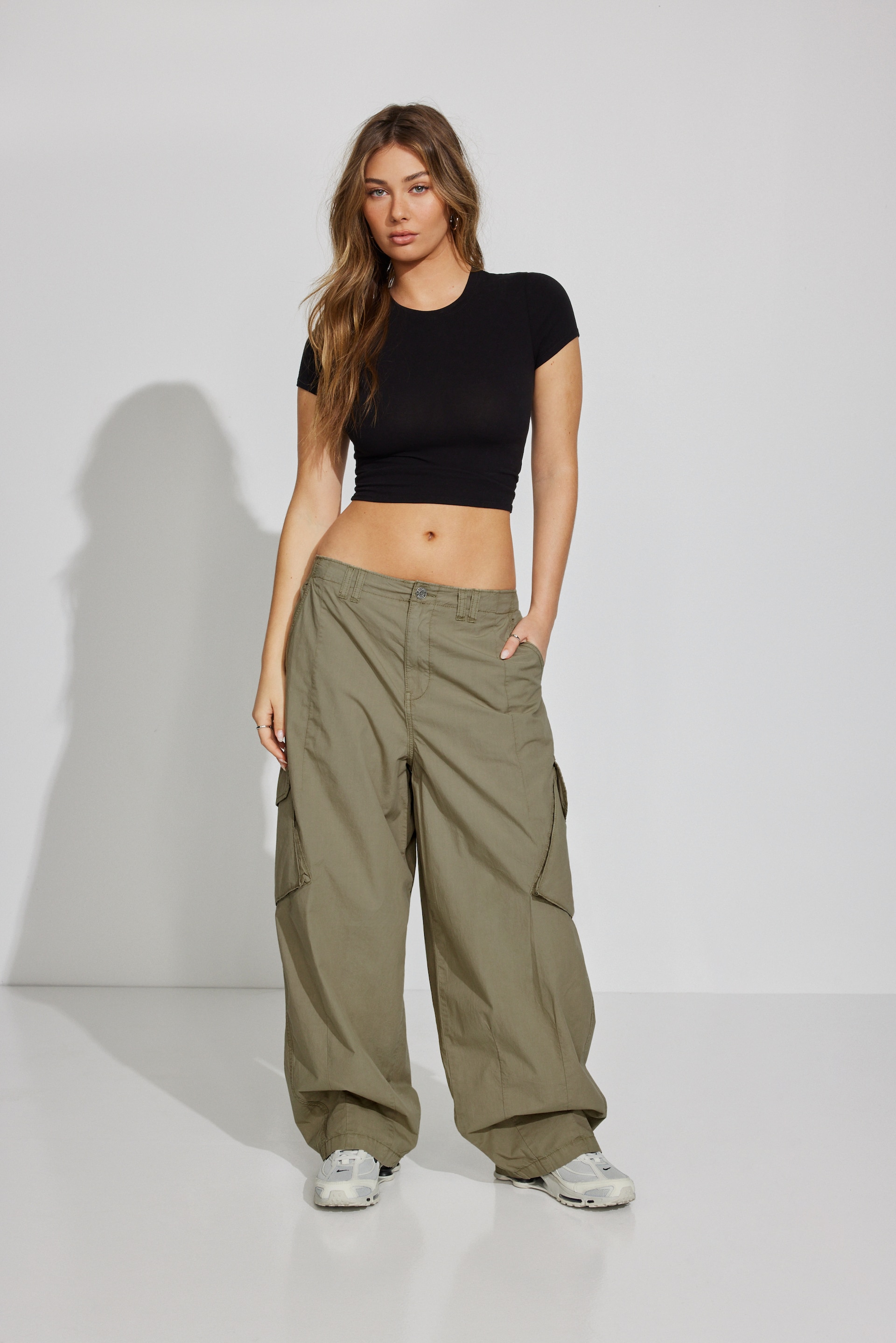 Low Rise Baggy Poplin Cargo Pants Green | Garage
