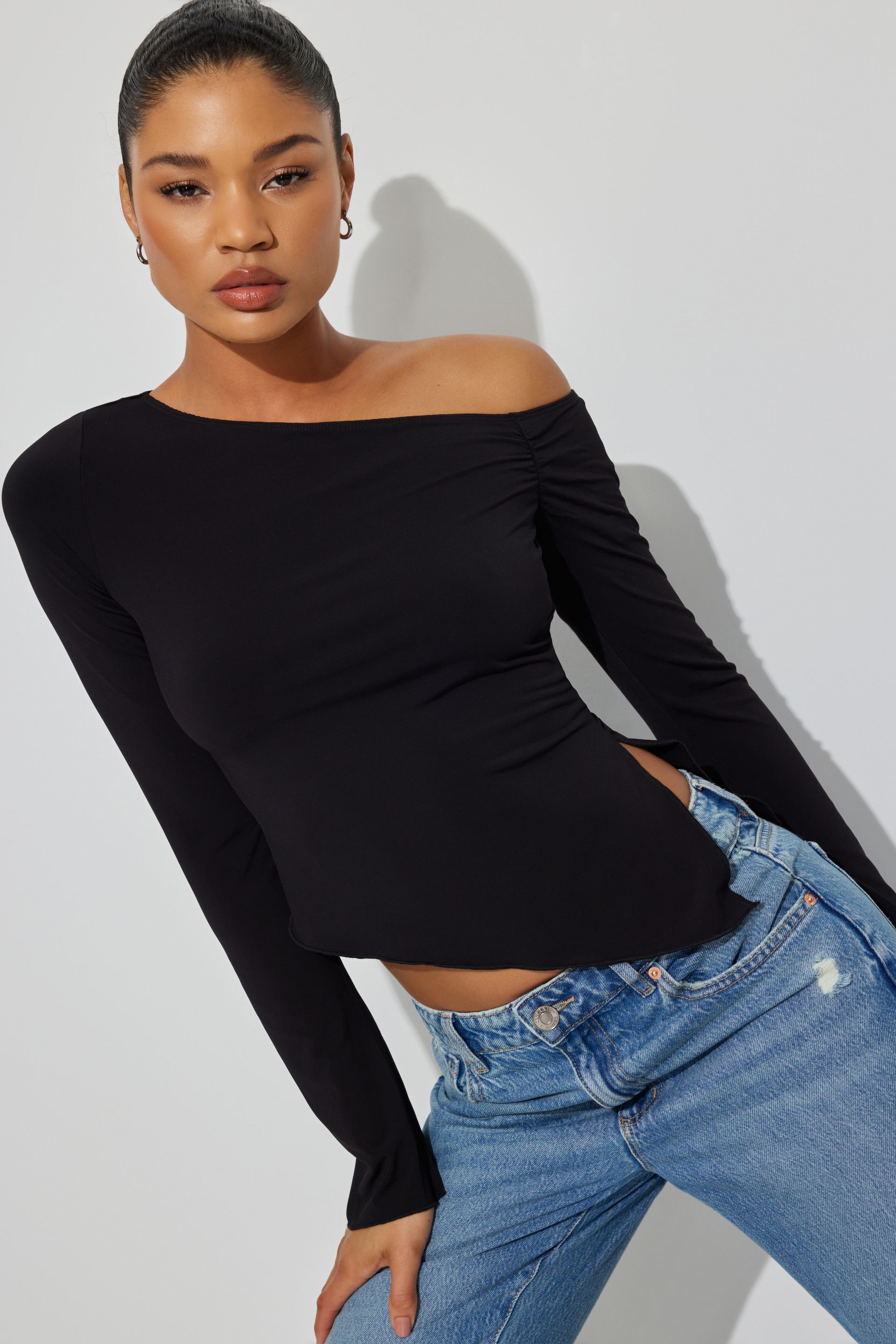 トップス Sefr UNEVEN LONGSLEEVE BLACK JERSEY